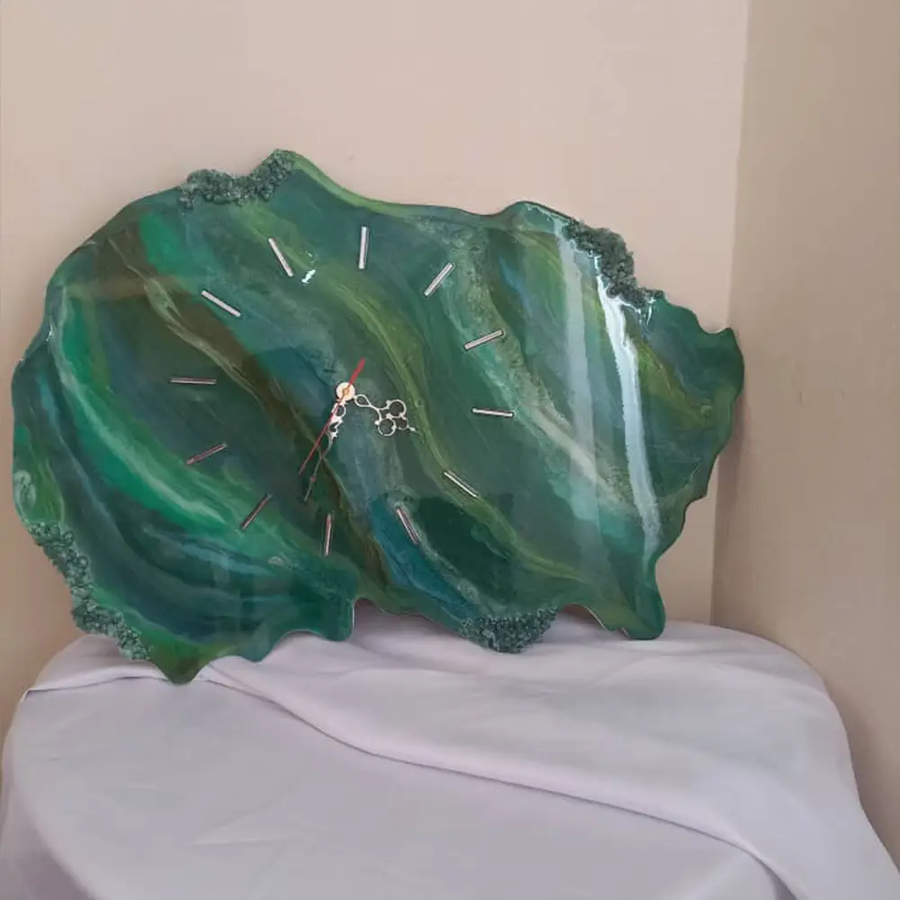 ساعت رزینی دفرمه سبز در شیراز